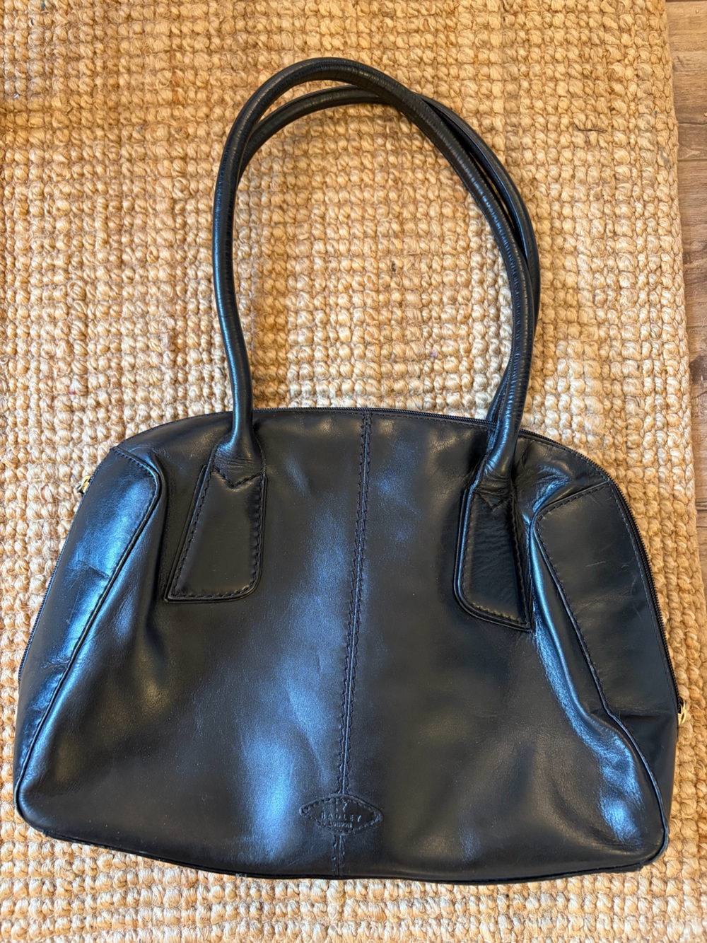RADLEY LONDON Black Leather Double-Handle Shoulder Bag with Gold Scottie Logo - Picture 4 of 6